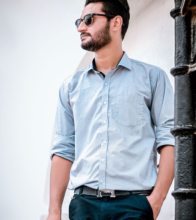 Man wearing pale blue shirt product-10