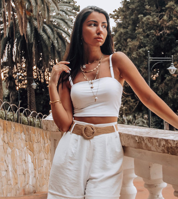 Woman wearing white clothes product-16